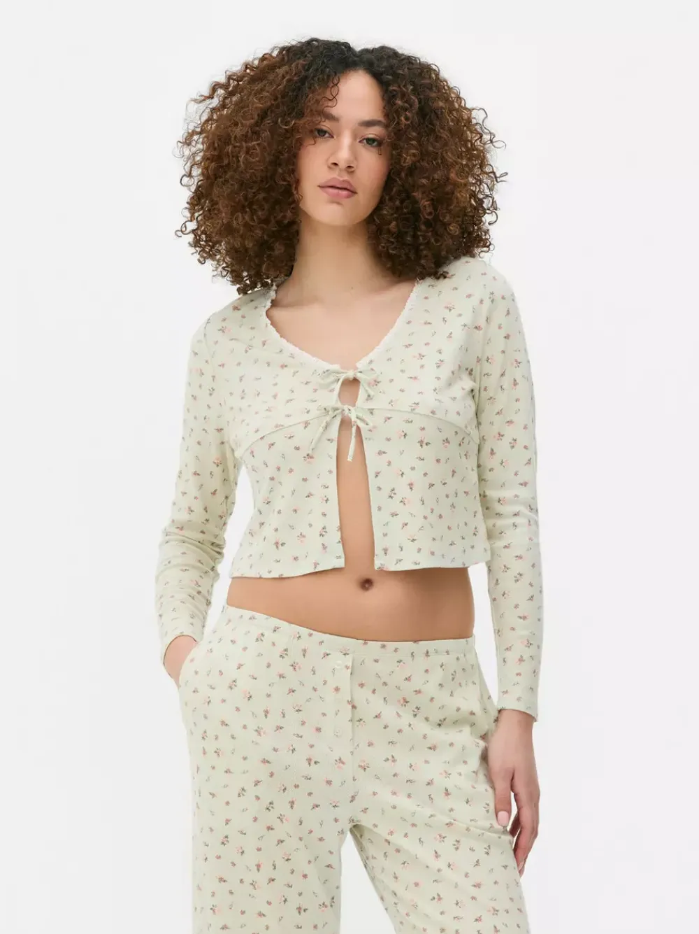 Primark Góry Od Piżamy<Ażurowa góra od piżamy z długim rękawem i nadrukiem