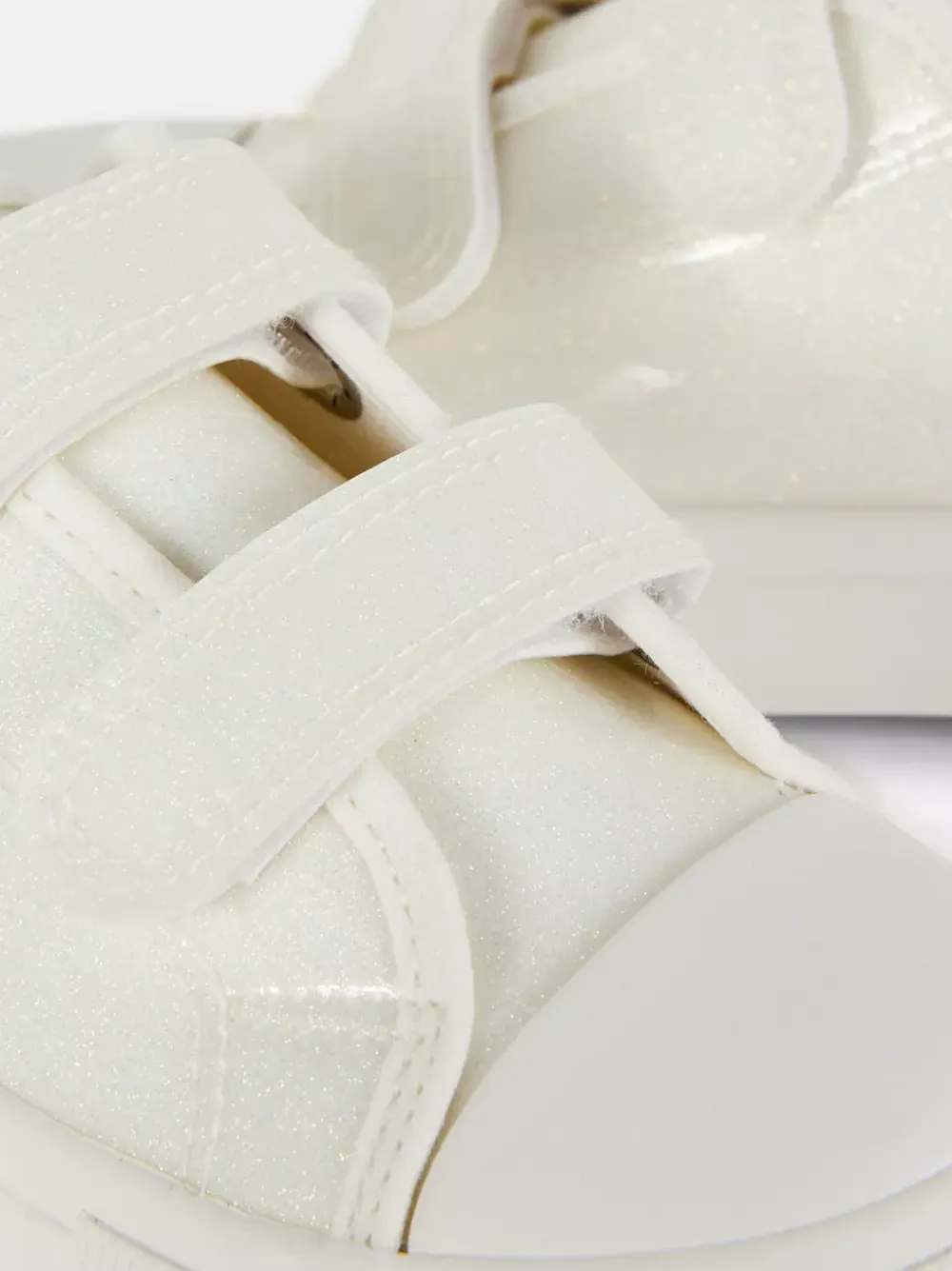 Dzieci Primark Buty Sportowe<Błyszczące płócienne buty sportowe z niską cholewką