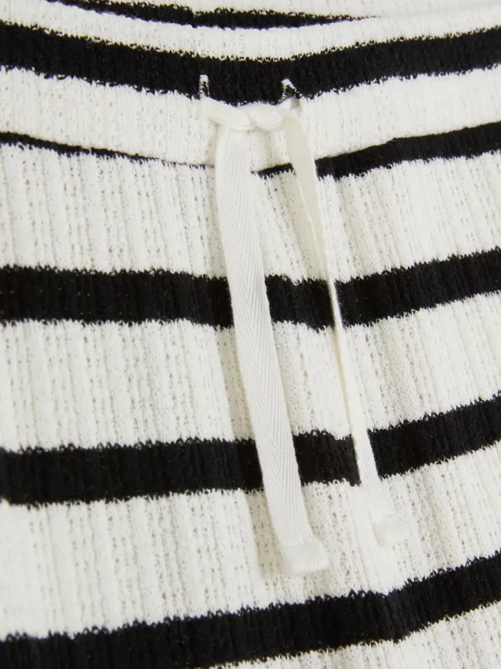 Dzieci Primark Spodnie I Legginsy<Dzianinowe spodnie w paski ze sznurkiem