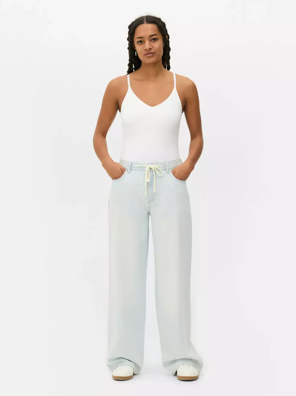 Primark Jeansy<Jeansy z szerokimi nogawkami i wiązaniem w talii