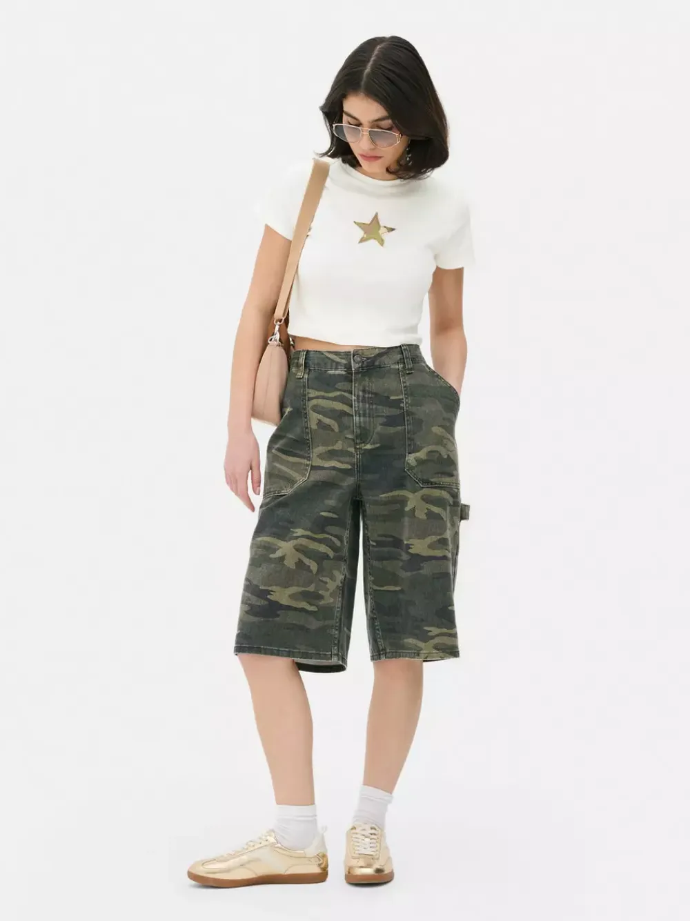Primark Topy I T-Shirty<Krótki T-shirt z gwiazdą ze wzorem moro