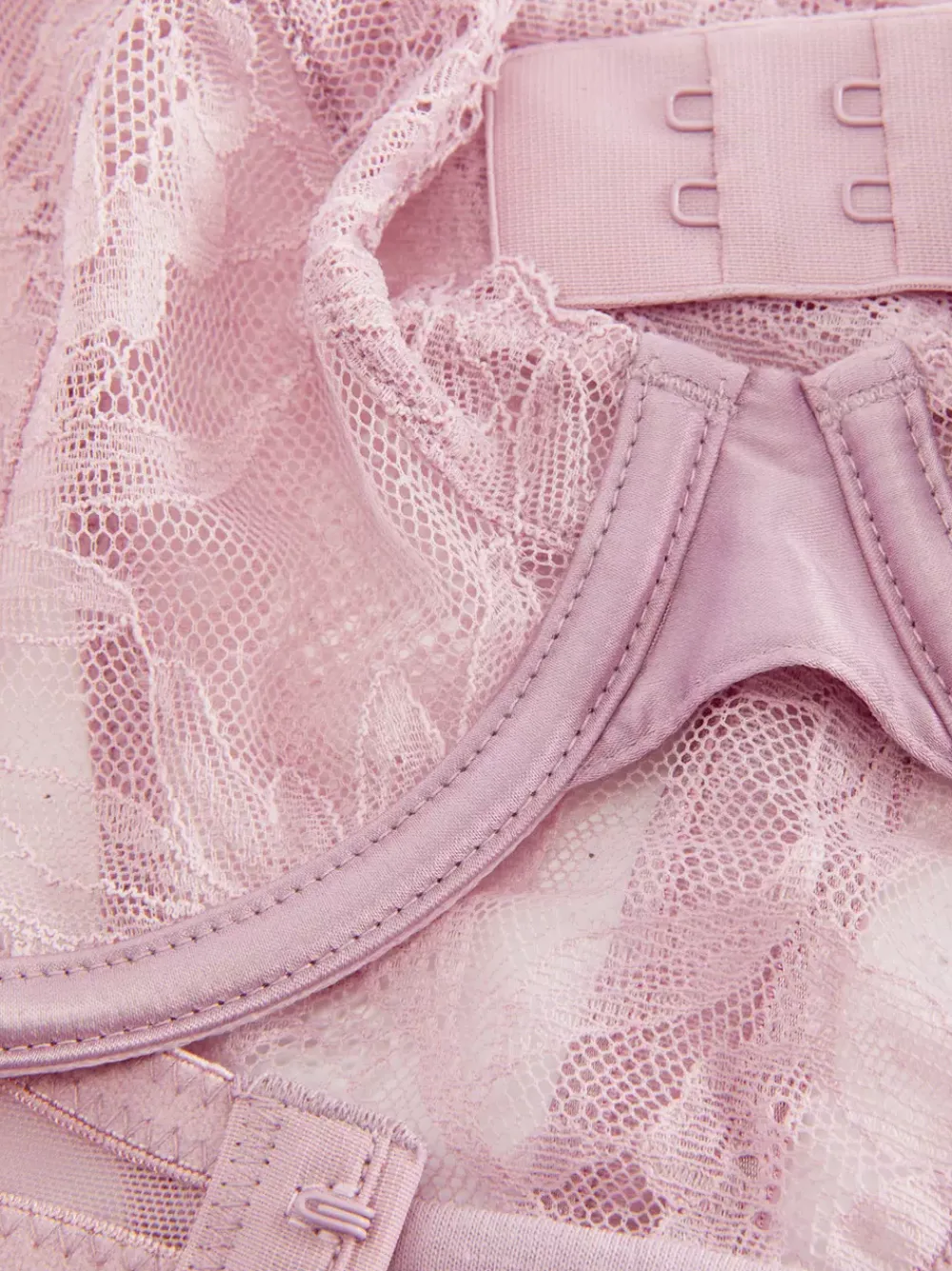 Damskie Primark Komplety Bielizny Damskiej<Miękki stanik i stringi z kwiatowym haftem, zestaw