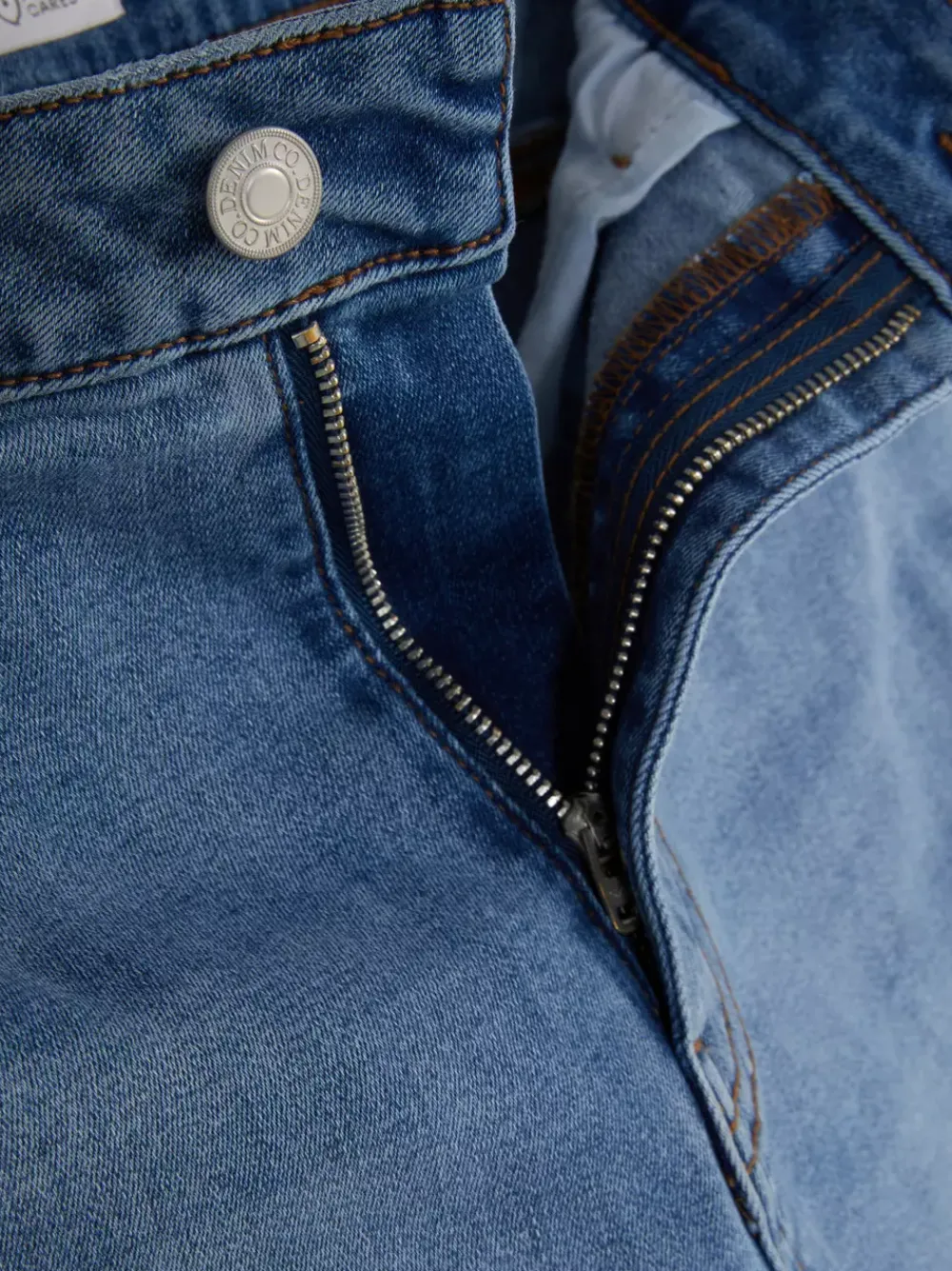 Primark Jeansy<Modelujące jeansy o kroju slim z rozszerzaną nogawką