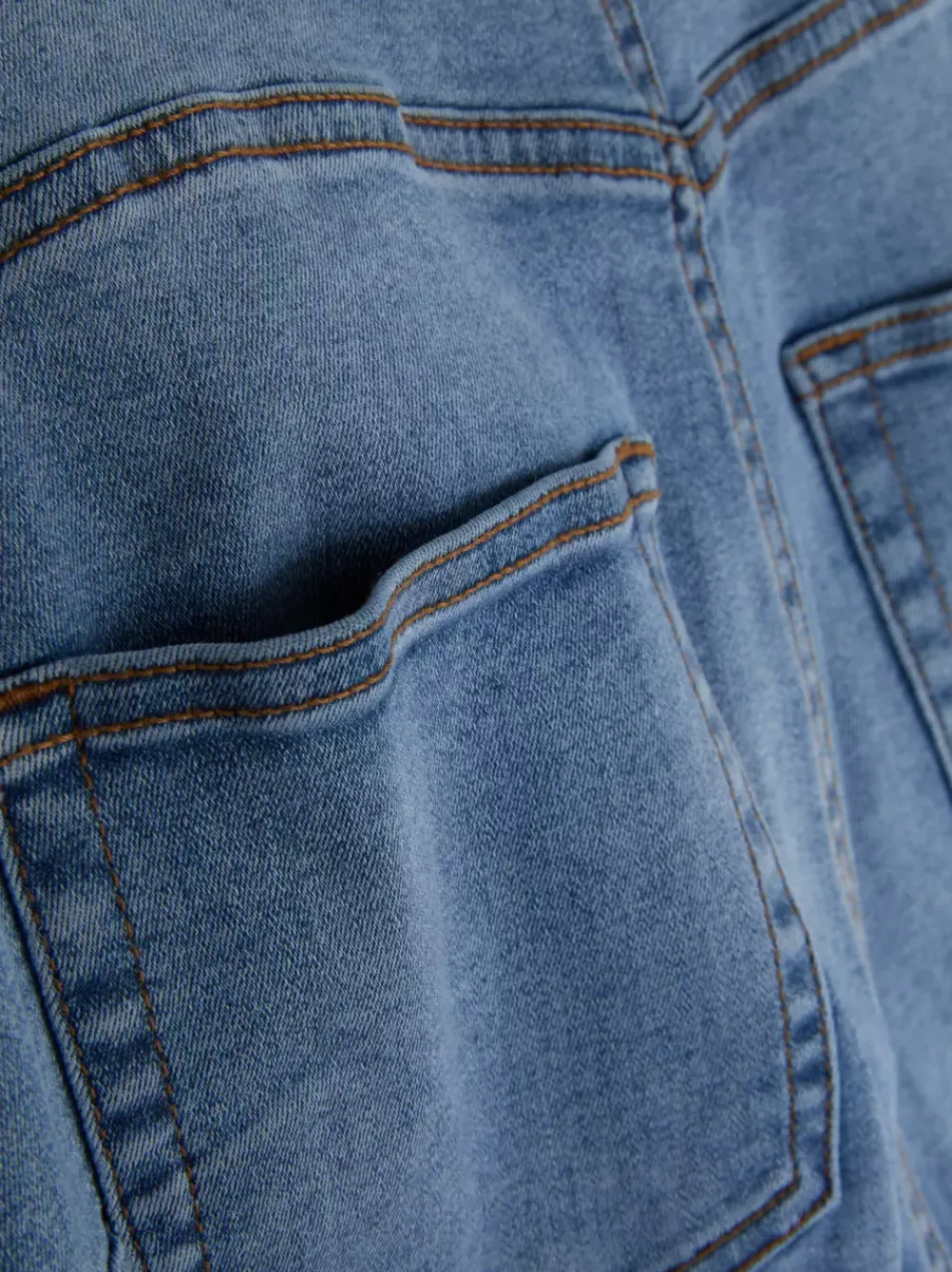 Primark Jeansy<Modelujące jeansy o kroju slim z rozszerzaną nogawką