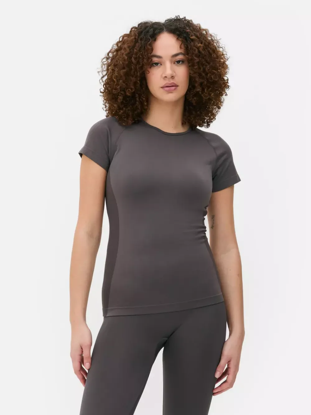 Primark Odzież Domowa I Na Siłownię|Topy I T-Shirty<Sportowy top z krótkim rękawem bez szwów