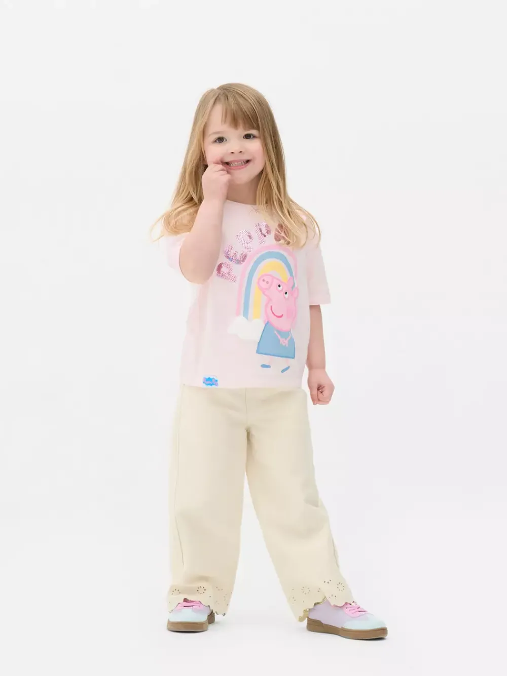 Dzieci Primark Spodnie I Legginsy<Szerokie jeansy z obszyciem z haftem angielskim