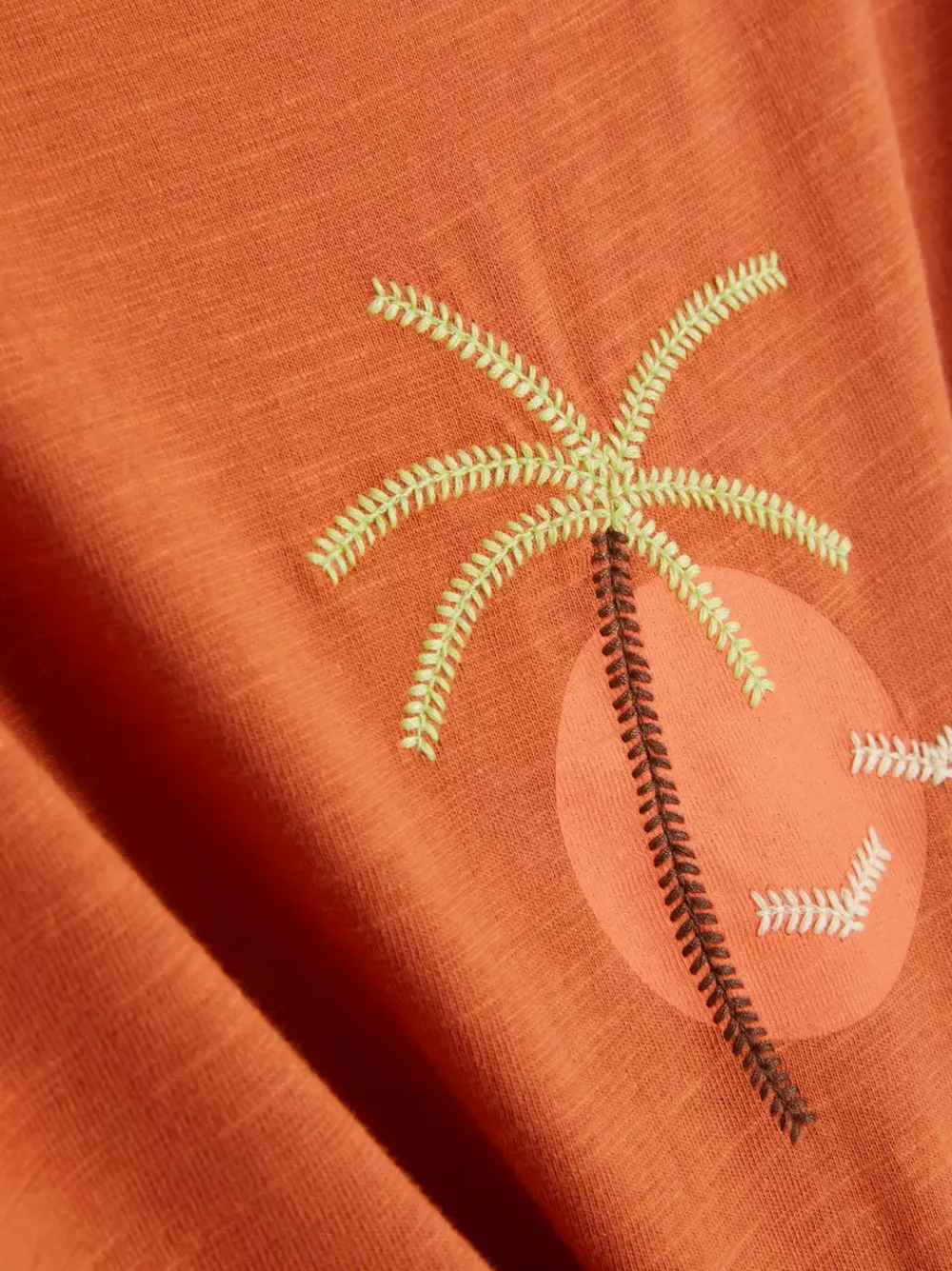 Dzieci Primark Topy I T-Shirty<T-shirt z haftowaną grafiką i kontrastowymi szwami