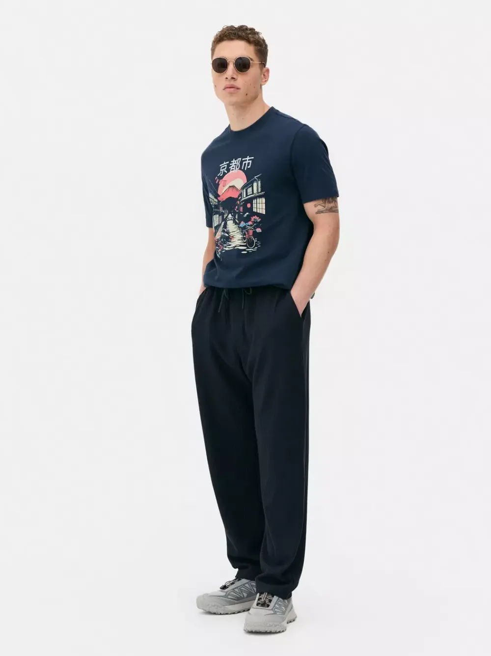 Primark Topy I T-Shirty<T-shirt z krótkim rękawem i motywem azjatyckim