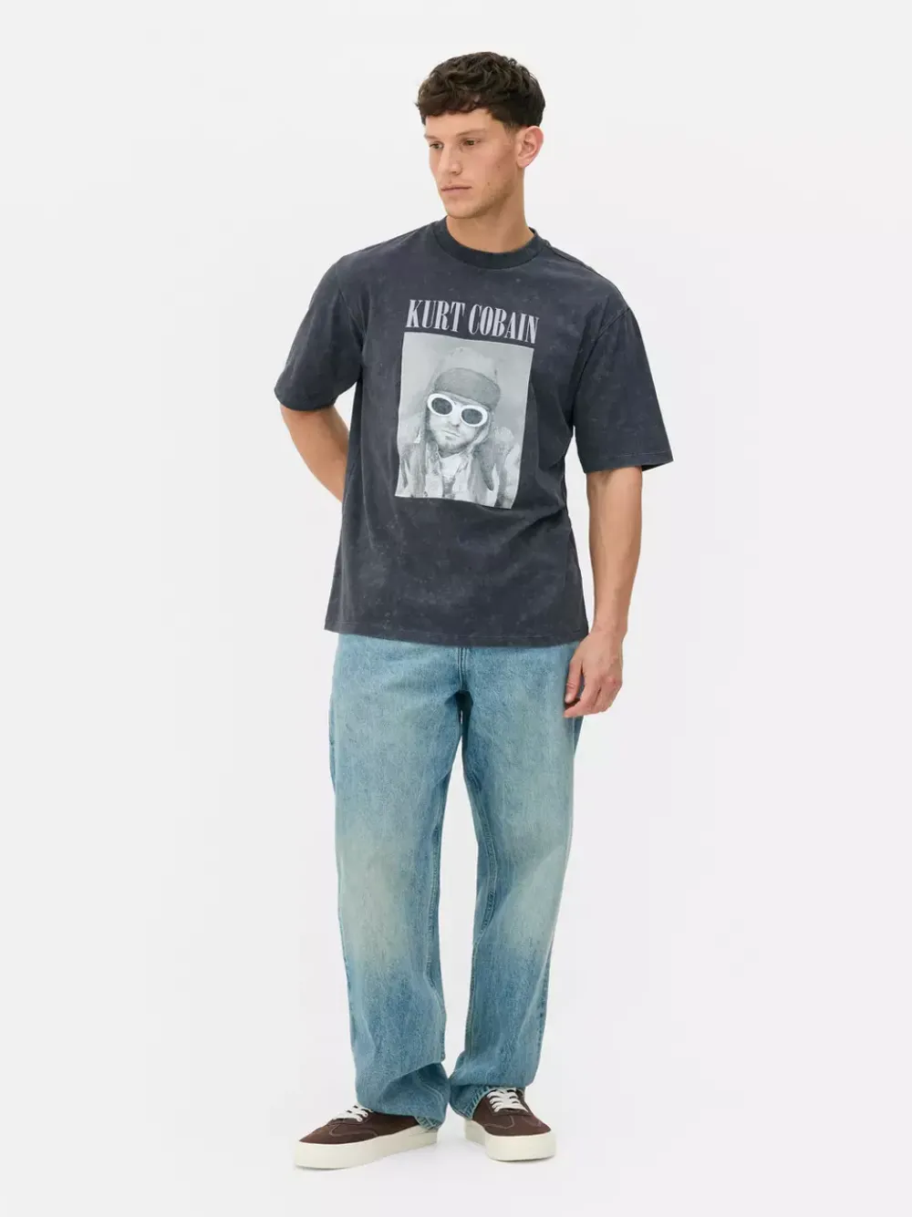 Primark Topy I T-Shirty<T-Shirt z nadrukiem Kurta Cobaina i efektem sprania