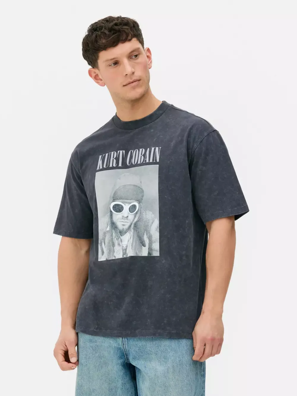 Primark Topy I T-Shirty<T-Shirt z nadrukiem Kurta Cobaina i efektem sprania