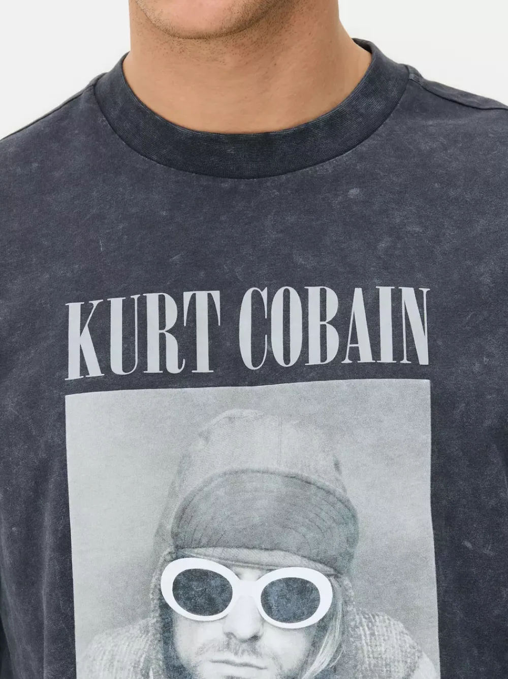 Primark Topy I T-Shirty<T-Shirt z nadrukiem Kurta Cobaina i efektem sprania